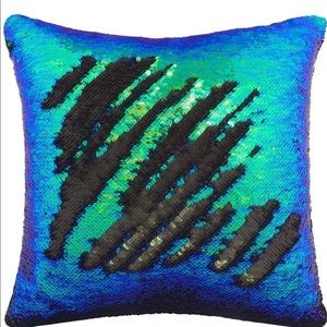4PK Mermaid Pillows 16" Green black  covers